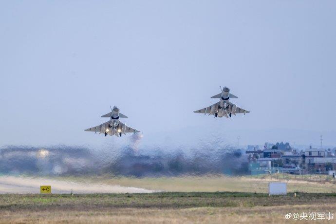 直击！南部战区空军航空兵“空战”演练现场-第1张图片-特色小吃做法